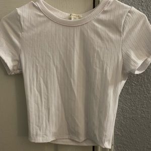 𝚌𝚕𝚊𝚜𝚜𝚒𝚌 𝚠𝚑𝚒𝚝𝚎 𝚝𝚜𝚑𝚒𝚛𝚝♡︎